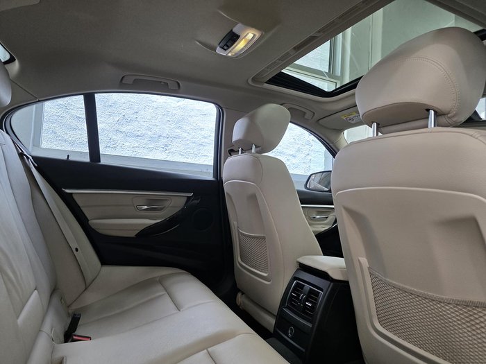 2017 BMW 3 Series 330i Luxury Line