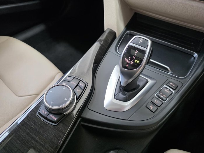 2017 BMW 3 Series 330i Luxury Line