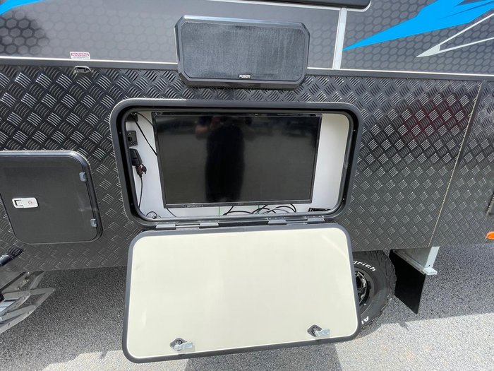 2021 Lotus Caravans 23'7 Trooper (Triple Bunk)