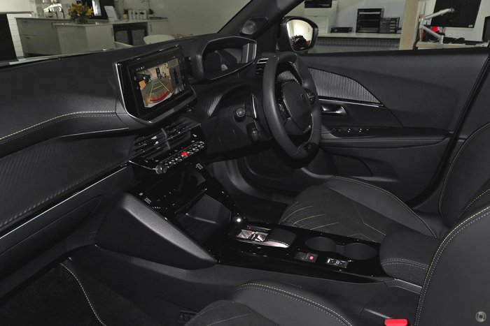 2025 Peugeot 2008 GT Hybrid