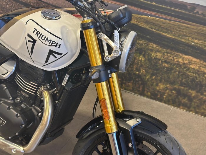 2025 Triumph Speed 400 Speed Four White