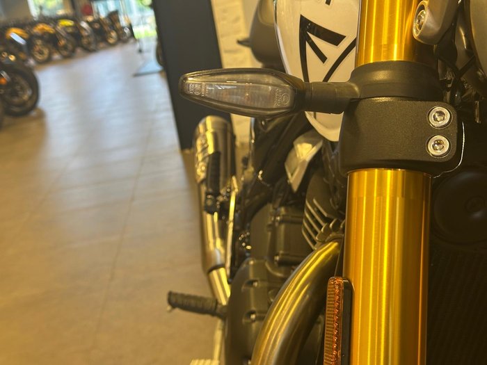 2025 Triumph Speed 400 Speed Four White