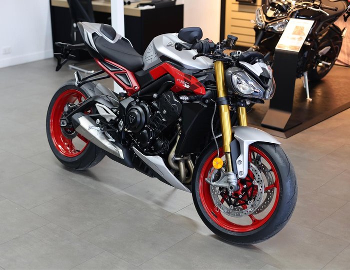 2025 Triumph Street Triple 765 RX Street Triple Silver