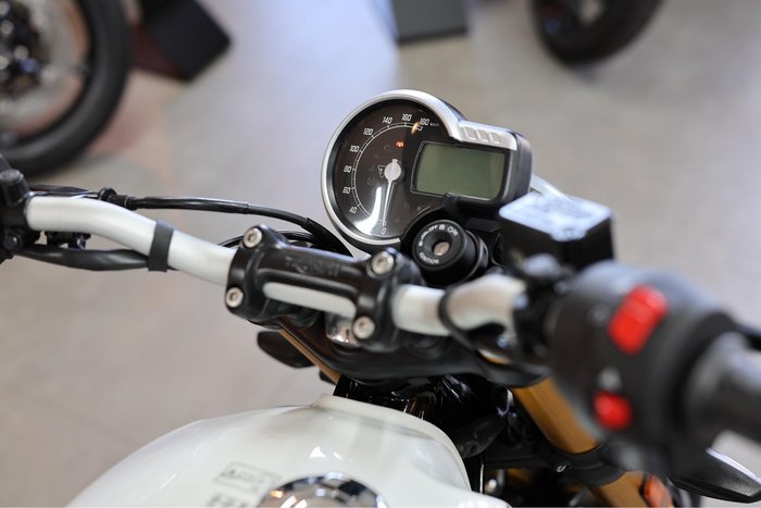 2025 Triumph Speed 400 Speed Four White