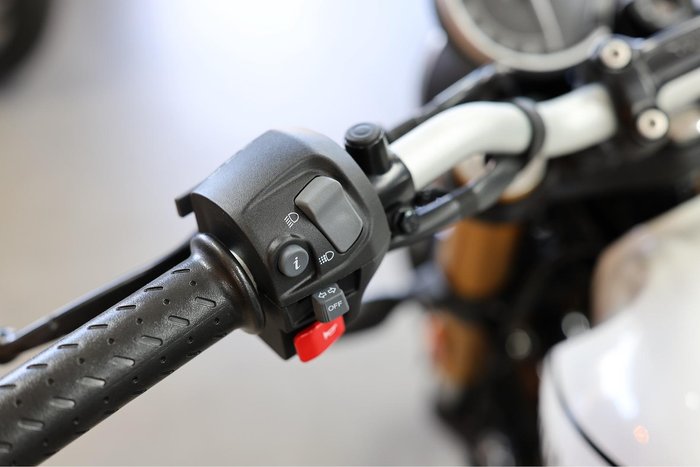 2025 Triumph Speed 400 Speed Four White