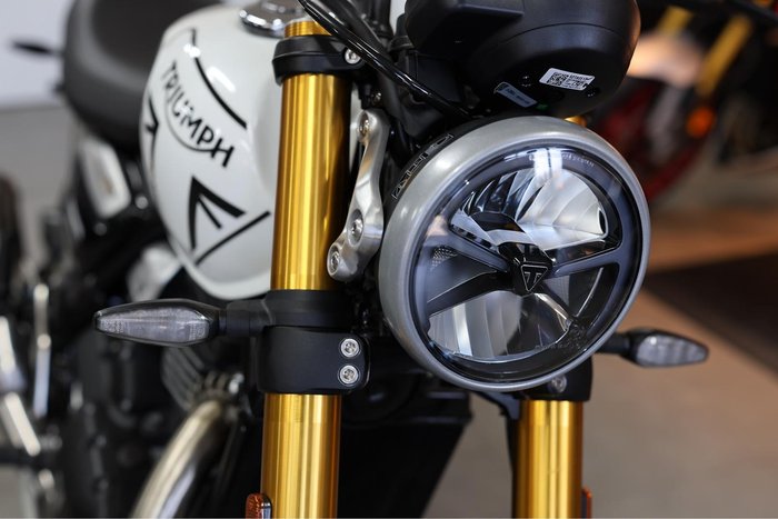 2025 Triumph Speed 400 Speed Four White