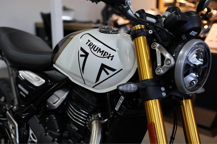 2025 Triumph Speed 400 Speed Four White