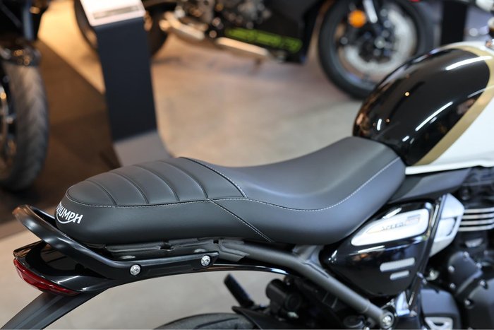 2025 Triumph Speed 400 Speed Four White