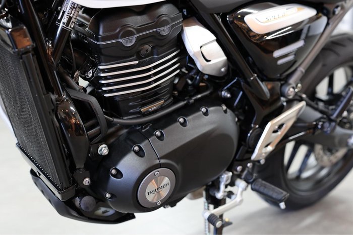 2025 Triumph Speed 400 Speed Four White