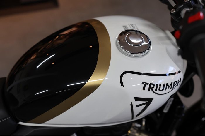 2025 Triumph Speed 400 Speed Four White