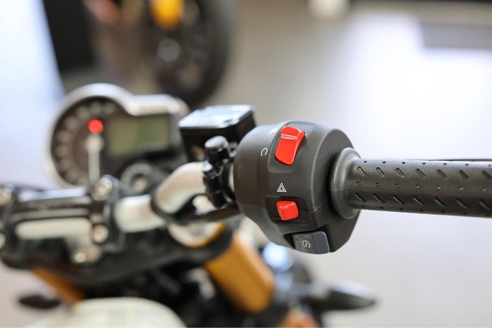 2025 Triumph Speed 400 Speed Four White