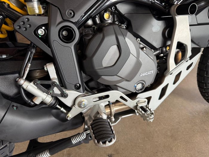 2025 Ducati Desert X Discovery Desert X Red