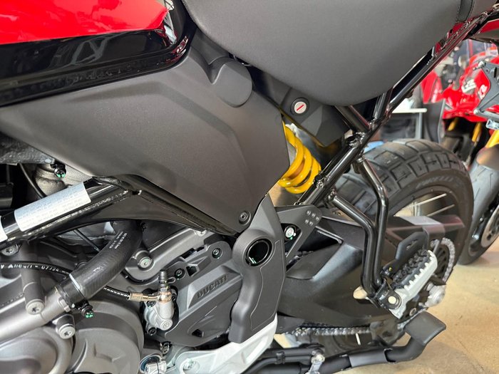 2025 Ducati Desert X Discovery Desert X Red