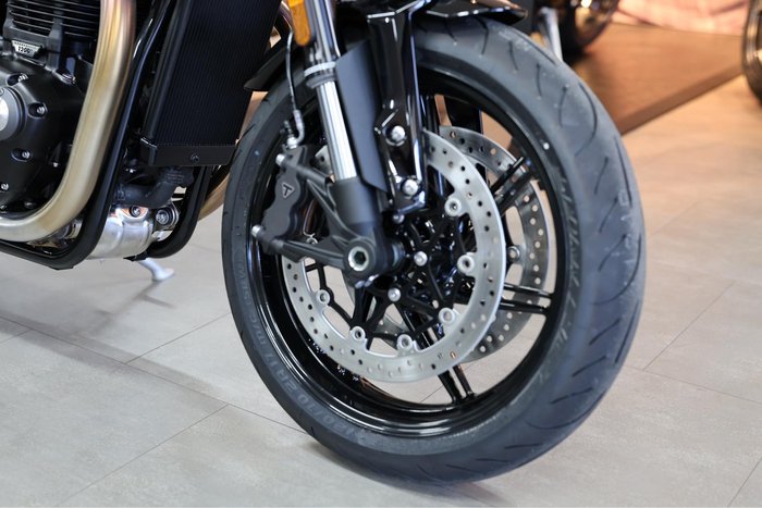 2025 Triumph Speed Twin 1200 Speed Twin Black
