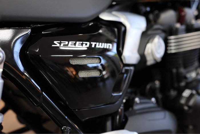 2025 Triumph Speed Twin 1200 Speed Twin Black