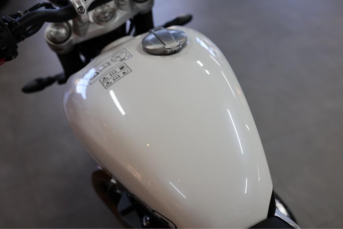 2025 Triumph Speed Twin 1200 Speed Twin Black