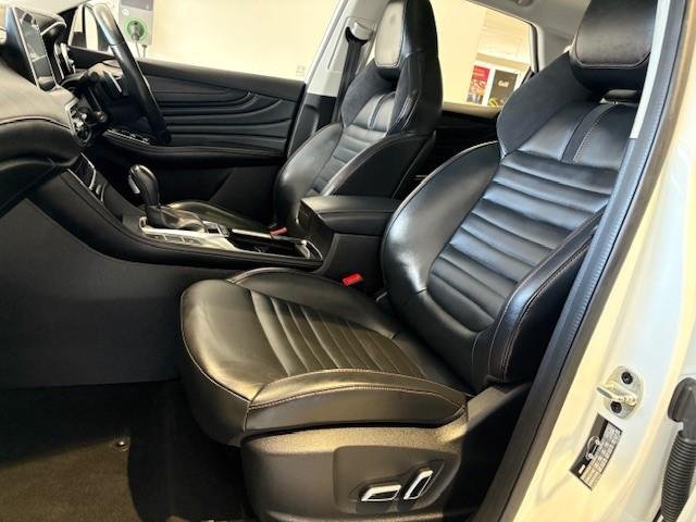 2021 MG HS Essence X