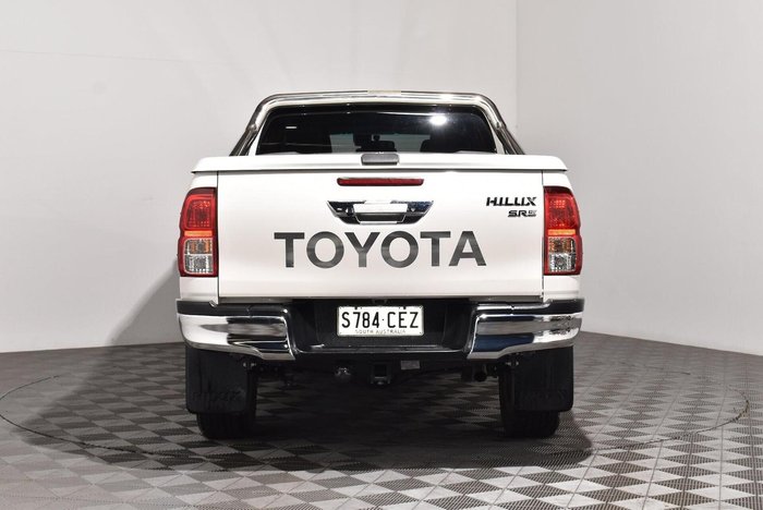 2020 Toyota Hilux SR5