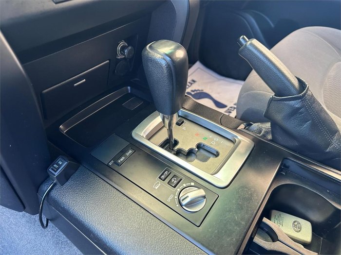 2012 Toyota Landcruiser GXL VDJ200R MY12 4X4 Constant Glacier White