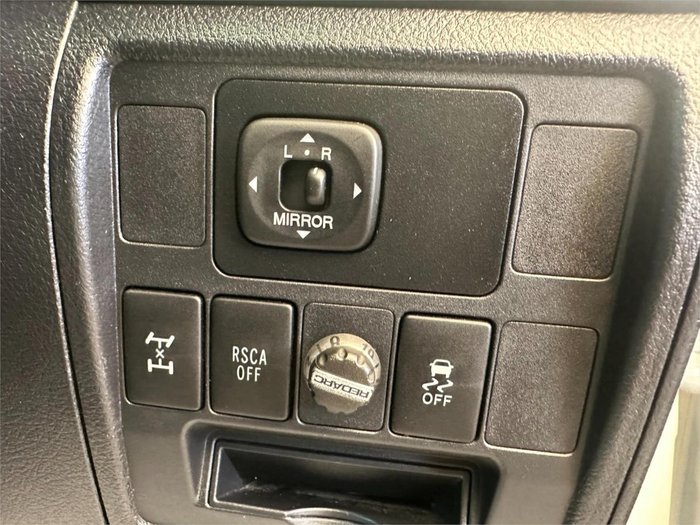 2012 Toyota Landcruiser GXL VDJ200R MY12 4X4 Constant Glacier White