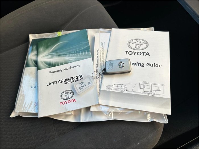 2012 Toyota Landcruiser GXL VDJ200R MY12 4X4 Constant Glacier White