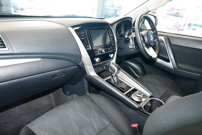 2024 Mitsubishi Pajero Sport GLS