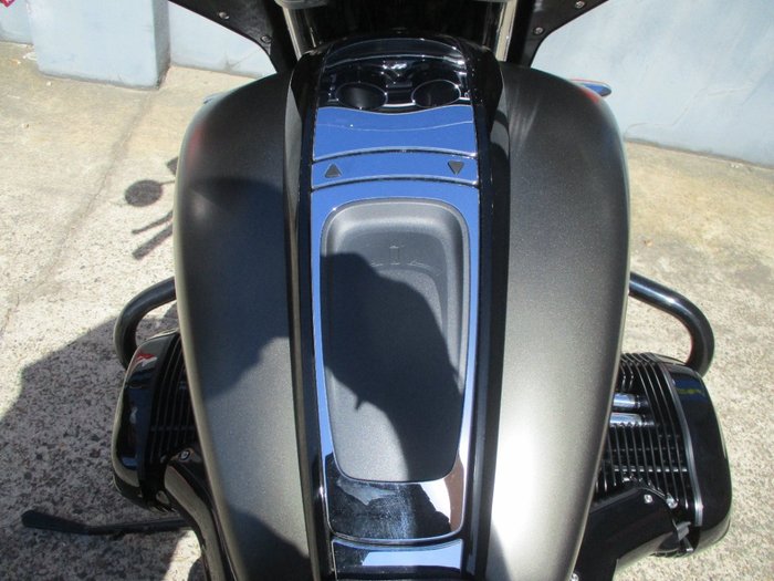 2023 BMW Motorrad R 18 BLACKLINE BLACK