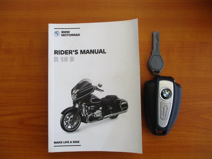 2023 BMW Motorrad R 18 BLACKLINE BLACK