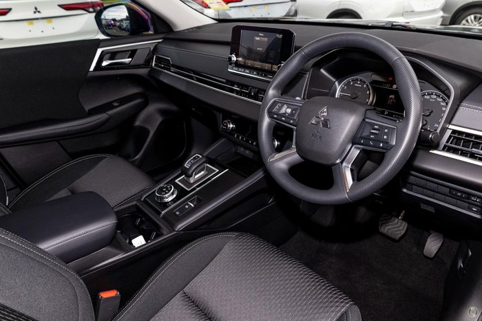 2025 Mitsubishi Outlander ES