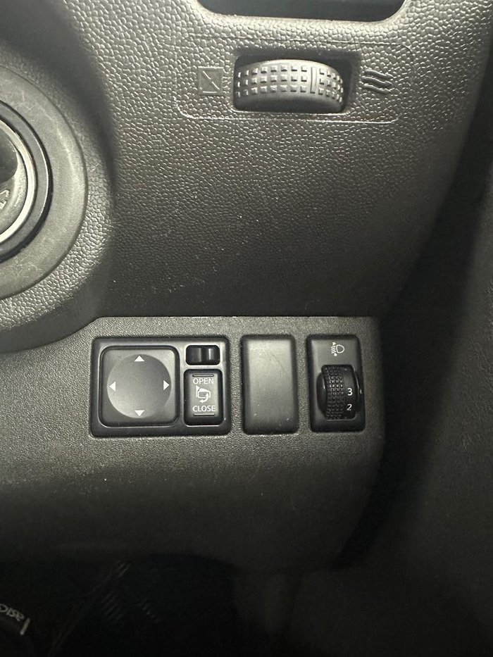 2014 Nissan Navara ST-X 550 D40 Series 5 4X4 Dual Range Silver Lightning