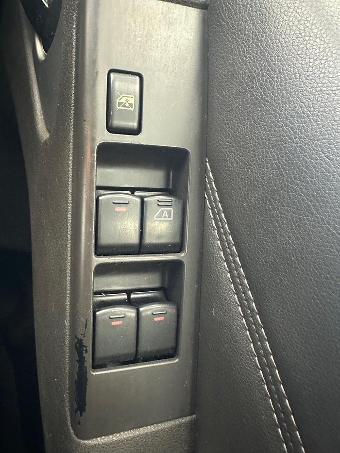 2014 Nissan Navara ST-X 550 D40 Series 5 4X4 Dual Range Silver Lightning