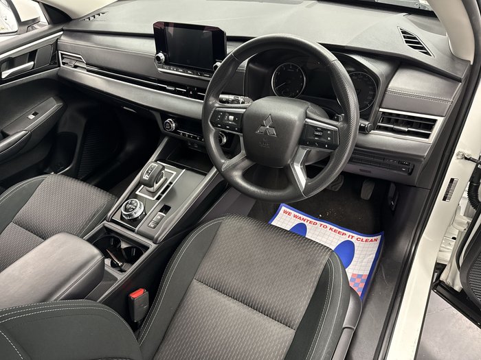 2023 Mitsubishi Outlander ES