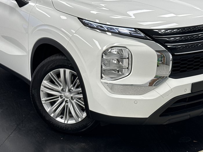 2023 Mitsubishi Outlander ES