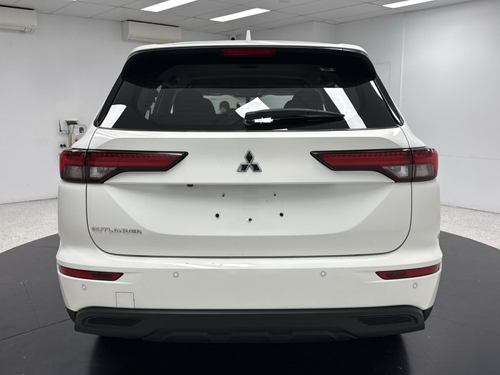 2023 Mitsubishi Outlander ES