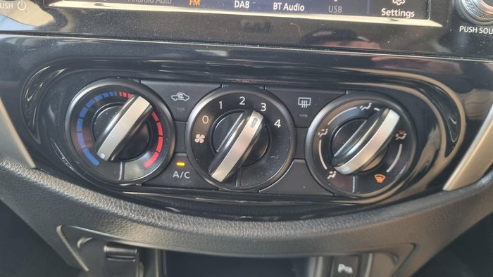 2020 Nissan Navara ST