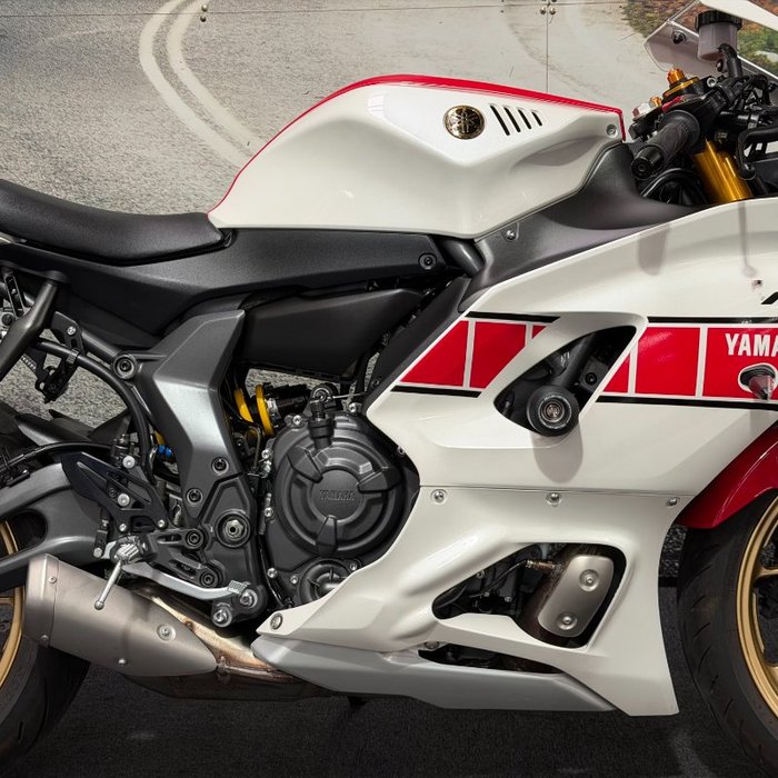 2021 Yamaha YZF-R7LA White