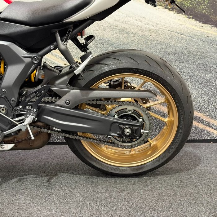 2021 Yamaha YZF-R7LA White