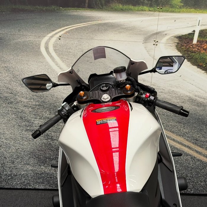 2021 Yamaha YZF-R7LA White