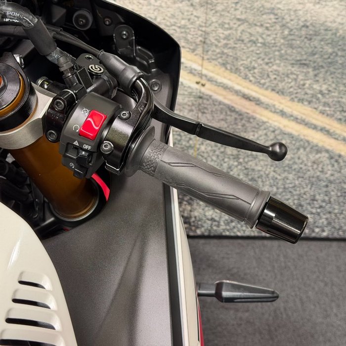 2021 Yamaha YZF-R7LA White