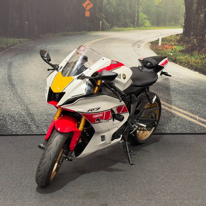 2021 Yamaha YZF-R7LA White