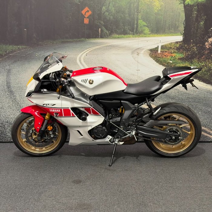 2021 Yamaha YZF-R7LA White