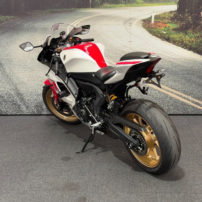 2021 Yamaha YZF-R7LA White