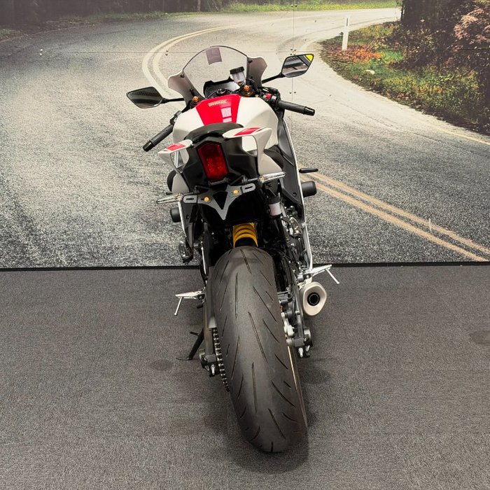 2021 Yamaha YZF-R7LA White