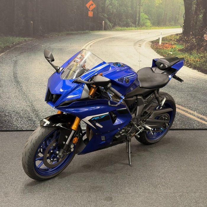 2025 Yamaha YZF-R7LA Blue