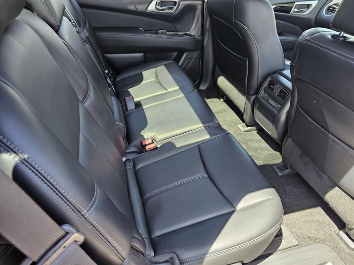 2017 Nissan Pathfinder ST-L