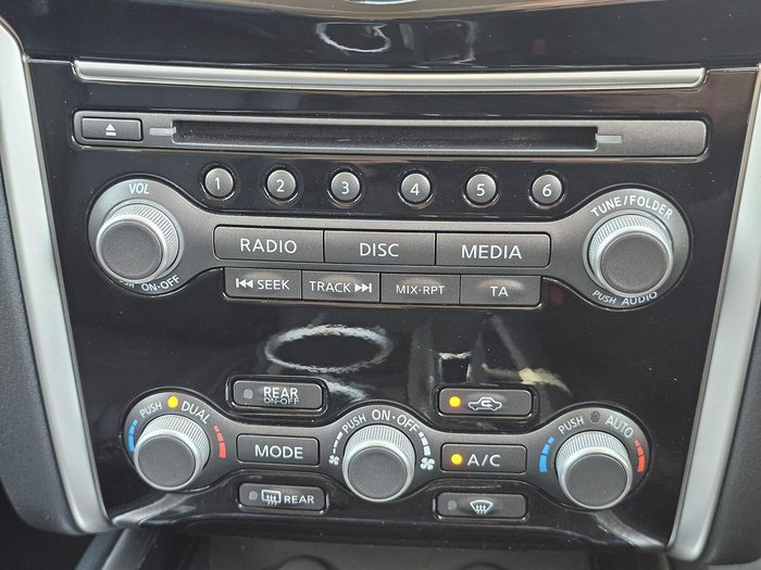 2017 Nissan Pathfinder ST-L