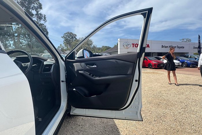 2023 Nissan X-TRAIL ST