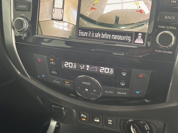 2022 Nissan Navara ST-X