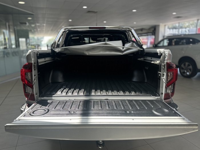 2022 Nissan Navara ST-X