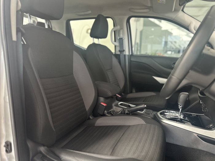 2022 Nissan Navara ST-X